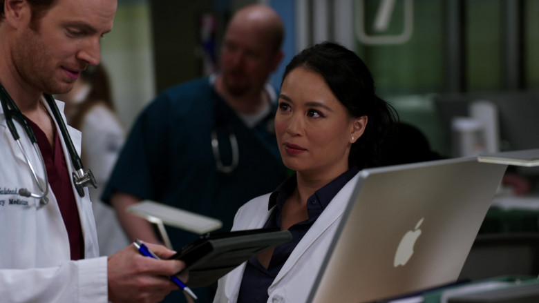 Apple iMac Computers in Chicago Med S08E17 Know When to Hold and When to Fold (2)