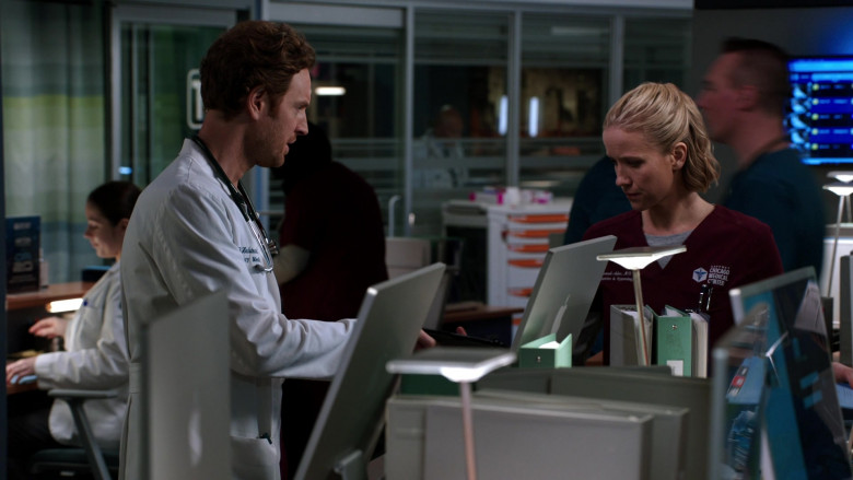 Apple iMac Computers in Chicago Med S08E17 Know When to Hold and When to Fold (5)