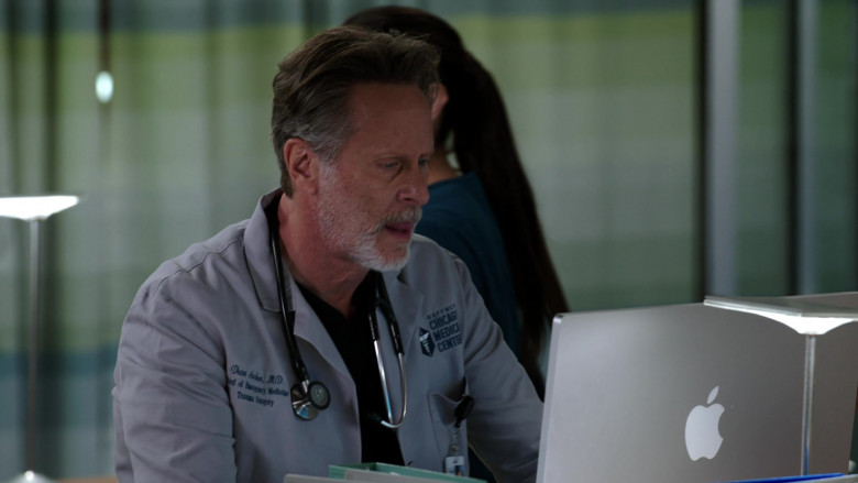 Apple iMac Computers in Chicago Med S08E17 Know When to Hold and When to Fold (7)