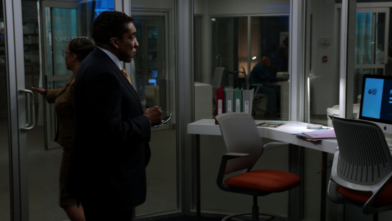 Apple iMac Computers in Chicago Med S08E17 Know When to Hold and When to Fold (9)