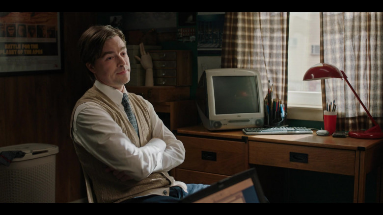 Apple iMac G3 AIO Computer in Up Here S01E07 Baggage (1)