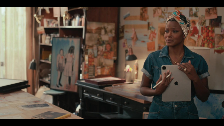 Apple iPad Pro Tablets in Bel-Air S02E05 Excellence Is Everywhere (1)