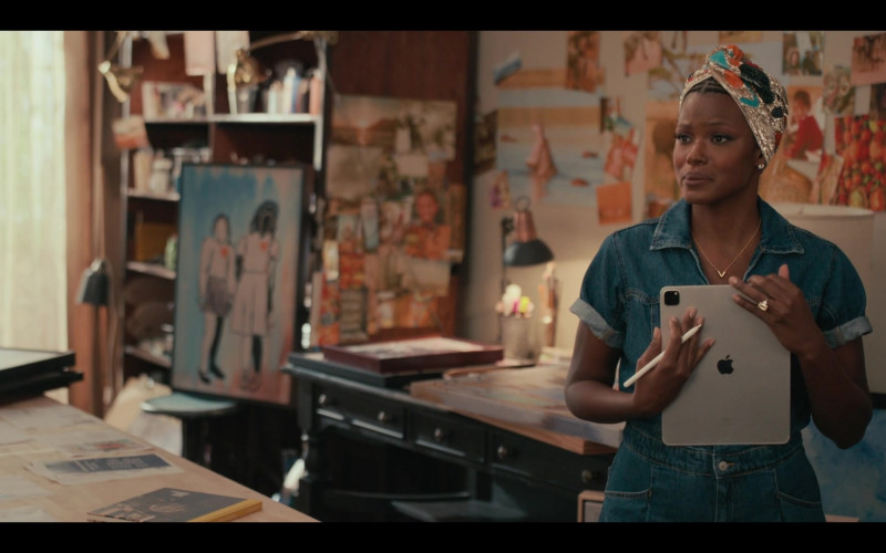 Apple iPad Pro Tablets in Bel-Air S02E05 Excellence Is Everywhere (1)