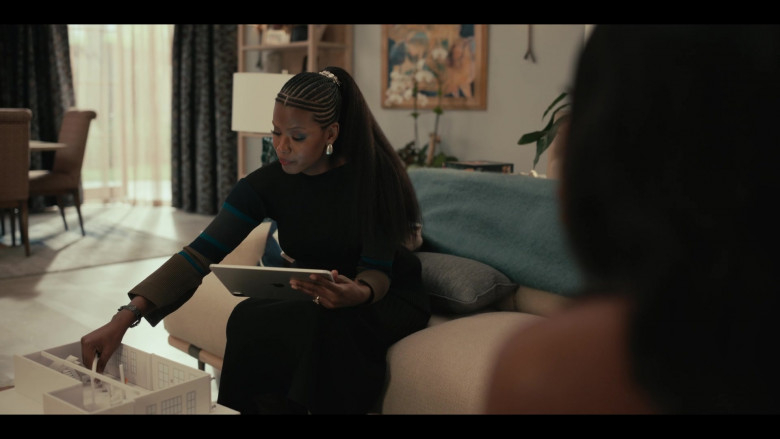 Apple iPad Pro Tablets in Bel-Air S02E05 Excellence Is Everywhere (3)
