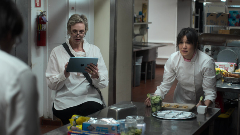 Apple iPad Tablet Used by Jane Lynch as Constance Carmell in Party Down S03E05 Once Upon a Time ‘Proms Away' Prom-otional Event (2)