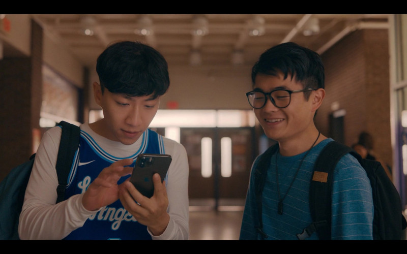 Apple iPhone Smartphone Used by Bloom Li in Chang Can Dunk (2023)