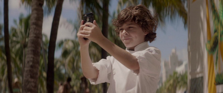 Apple iPhone Smartphone of Emjay Anthony as Percy Casper in Chef 2014 Movie (1)