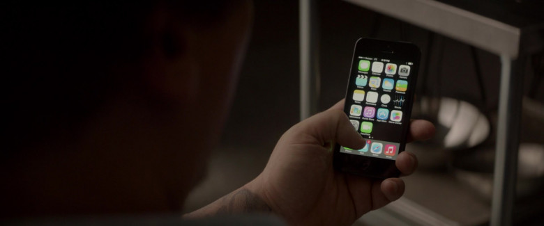 Apple iPhone Smartphone of Jon Favreau as Carl Casper in Chef Movie (2)