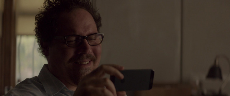 Apple iPhone Smartphone of Jon Favreau as Carl Casper in Chef Movie (3)