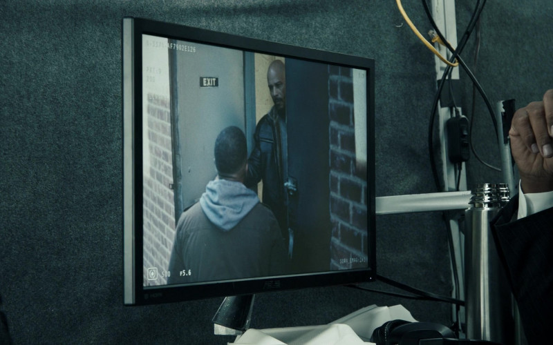 Asus Monitor in The Equalizer S03E09 Second Chance (2023)