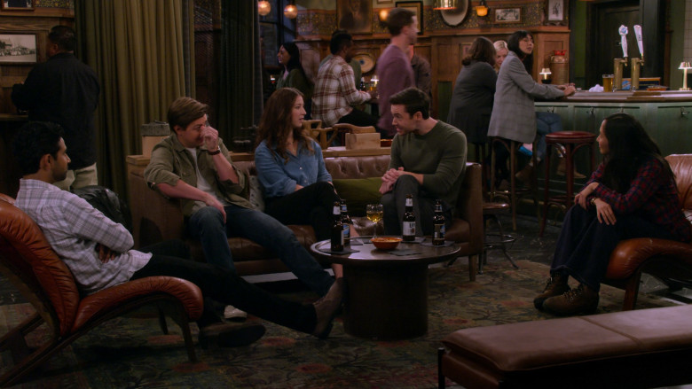 Blue Moon and Miller Lite Beer in How I Met Your Father S02E09 The Welcome Protocol (3)