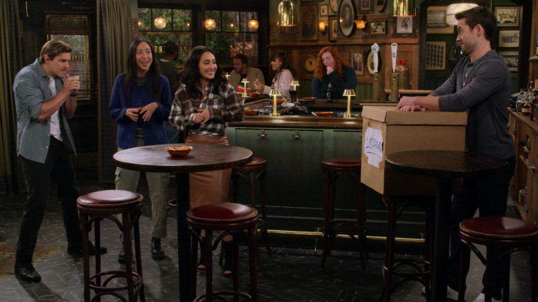 Blue Moon and Miller Lite Beer in How I Met Your Father S02E11 Daddy (2023)