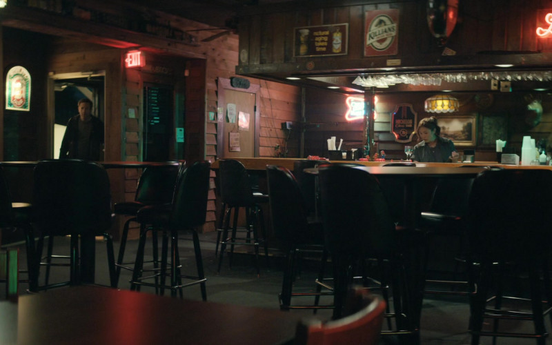 Budweiser, Schlitz, Killian's, Michelob and Stroh's Beer in The Big Door Prize S01E01 "Dusty" (2023)