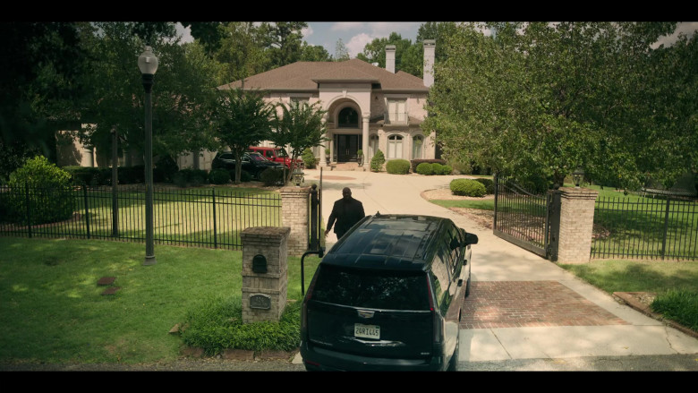 Cadillac Escalade Car in Die Hart S02E03 The Legend of Stromberg (2)