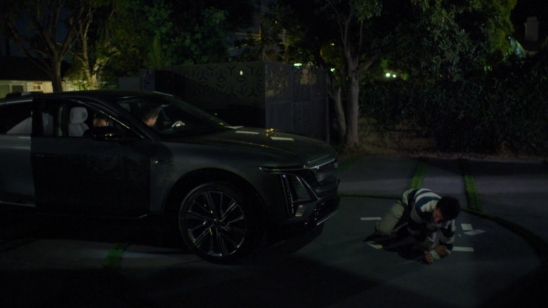 Cadillac Lyriq Electric Luxury SUV of Rob Lowe as Ellis Dragon in Unstable S01E05 Beautiful Birthday Bastards (1)