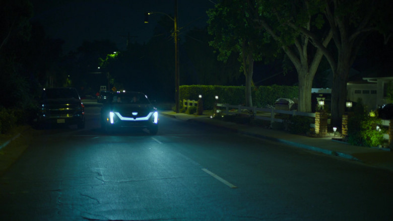 Cadillac Lyriq Electric SUV Driven by Rob Lowe as Ellis Dragon in Unstable S01E04 Pilgrims and Sex Parties (1)