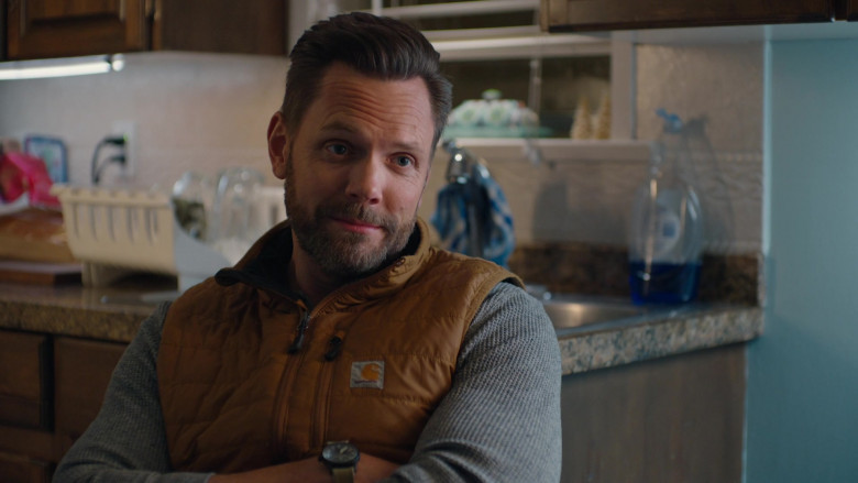 Carhartt Vest of Joel McHale as Frank Shaw in Animal Control S01E06 Peacocks and Pumas (3)