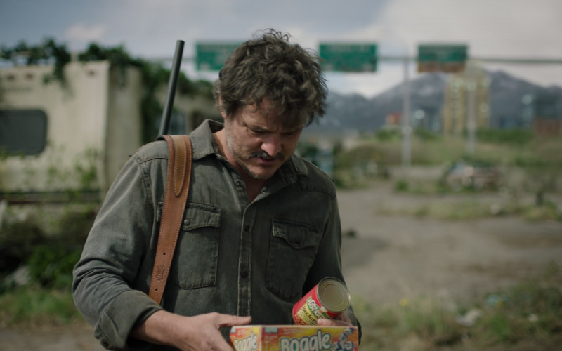 Chef Boyardee Beefaroni Can Held by Pedro Pascal as Joel in The Last of Us S01E09 Look for the Light (1)