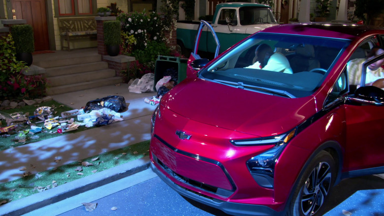 Chevrolet Bolt Red Car in The Neighborhood S05E16 Welcome to the Jungle (2)