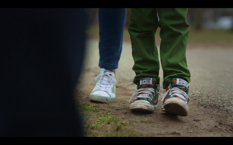 Converse Shoes in SexLife S02E05 Future Starts Today (1)