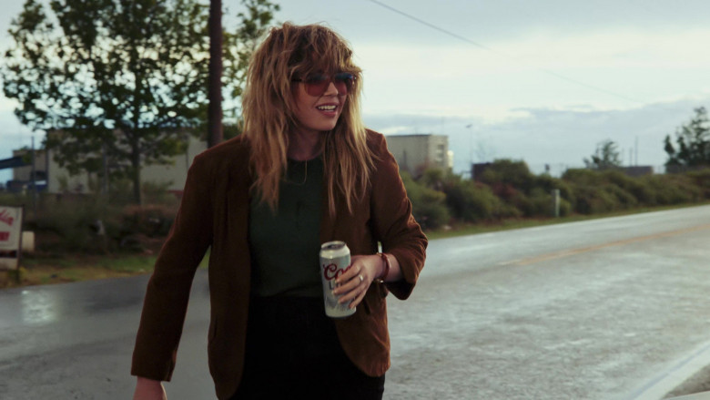 Coors Light Beer Enjoyed by Natasha Lyonne as Charlie Cale in Poker Face S01E10 The Hook (1)