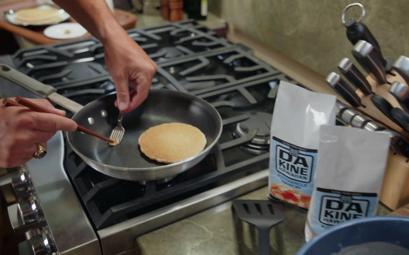 Da Kine Hawaiian Buttermilk Pancake Mix in Magnum P.I. S05E05 Welcome to Paradise, Now Die! (1)