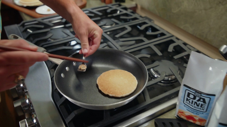 Da Kine Hawaiian Buttermilk Pancake Mix in Magnum P.I. S05E05 Welcome to Paradise, Now Die! (2)