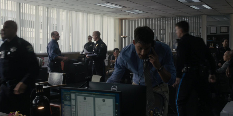 Dell Computer Monitors in Truth Be Told S03E09 Only Little Secrets (1)