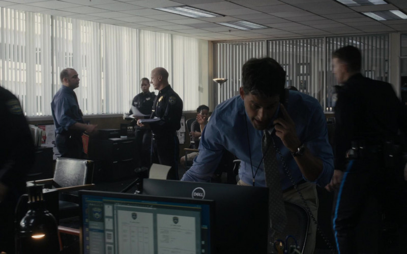 Dell Computer Monitors in Truth Be Told S03E09 Only Little Secrets (1)
