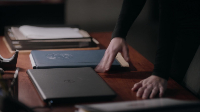 Dell Laptops in The Rookie Feds S01E18 Seeing Red (2)