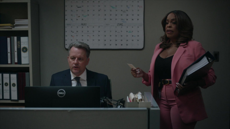 Dell Monitors in The Rookie Feds S01E19 Burn Run (3)