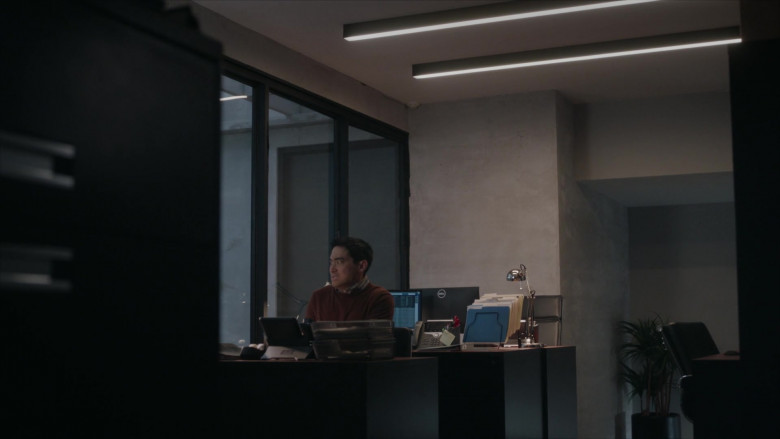 Dell Monitors in The Rookie Feds S01E19 Burn Run (8)
