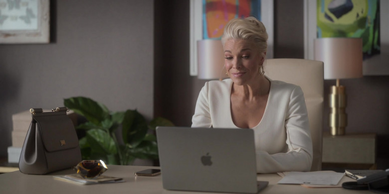 Dolce & Gabbana Tote Bag and Apple MacBook Laptop of Hannah Waddingham as Rebecca Welton in Ted Lasso S03E02 (I Don't Want to Go to) Chelsea (3)