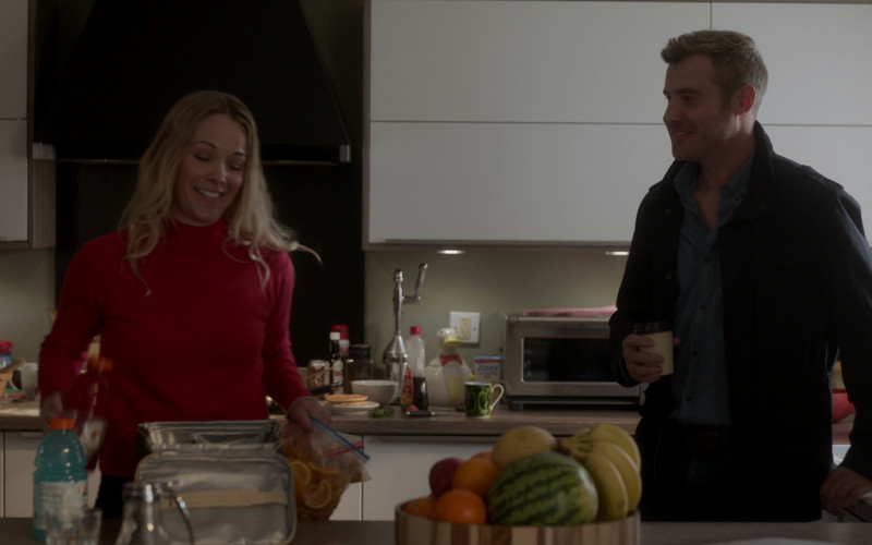 Folgers Coffee and Jiffy Mix in Ted Lasso S03E03 "4-5-1" (2023)