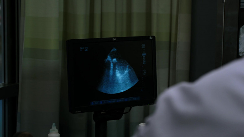 HP Monitor in Chicago Med S08E17 Know When to Hold and When to Fold (1)