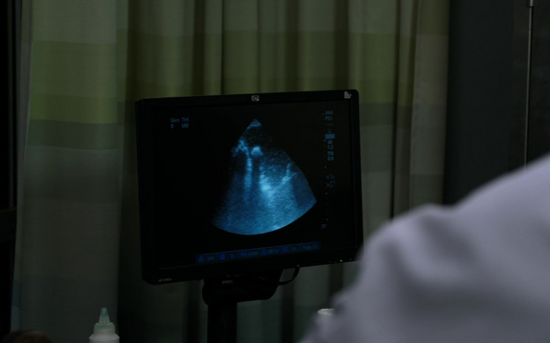 HP Monitor in Chicago Med S08E17 Know When to Hold and When to Fold (1)