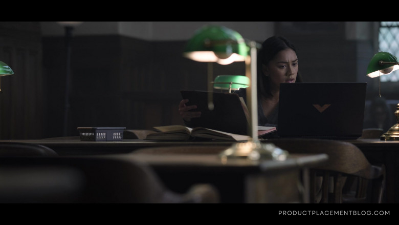 HP Victus Gaming Laptop Used by Luciane Buchanan as Rose Larkin in The Night Agent S01E05 The Marionette (4)