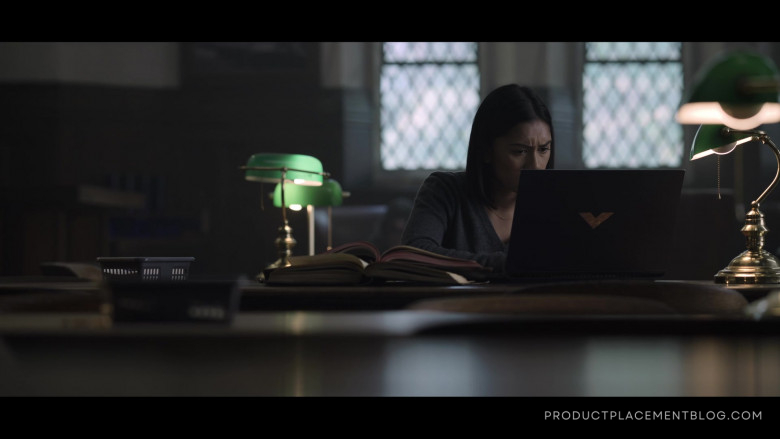 HP Victus Gaming Laptop Used by Luciane Buchanan as Rose Larkin in The Night Agent S01E05 The Marionette (6)