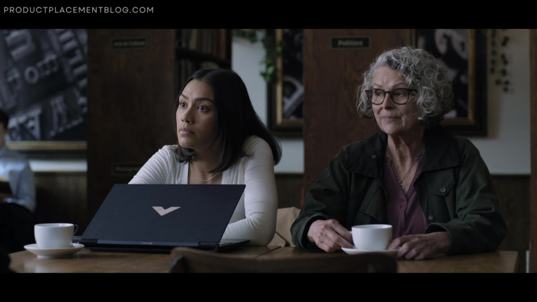 HP Victus Notebook of Luciane Buchanan as Rose Larkin in The Night Agent S01E04 Eyes Only (2)