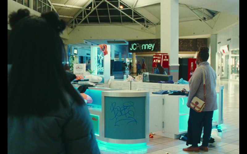 JCPenney Store in Swarm S01E01 "Stung" (2023)