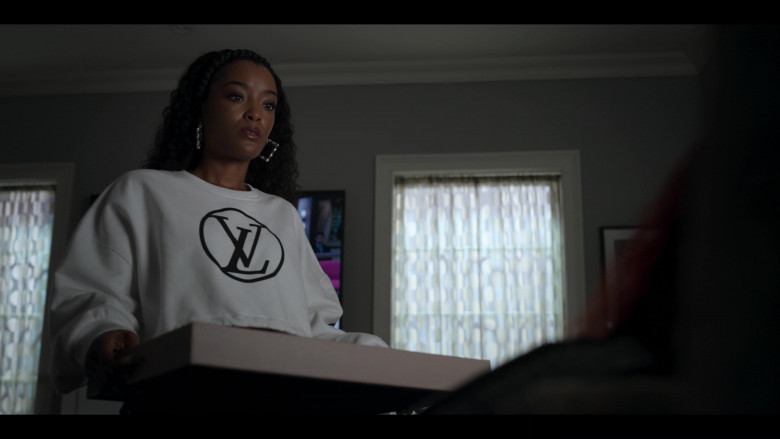 Louis Vuitton Macro Signature Cropped Sweater in Power Book II Ghost S03E01 Your Perception, Your Reality (2)