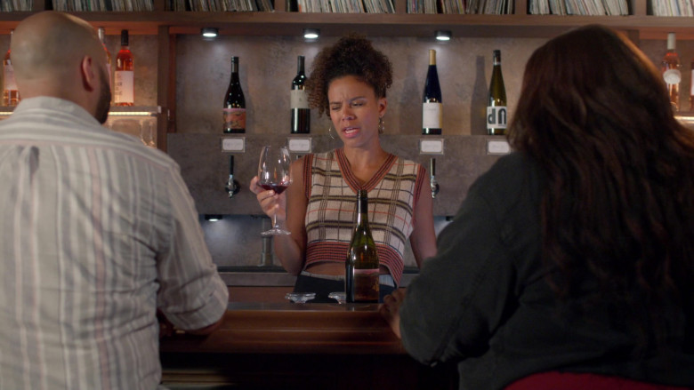 Maison Noir ‘Bottoms Up' Wines in Grand Crew S02E01 Wine & Traffic (2)