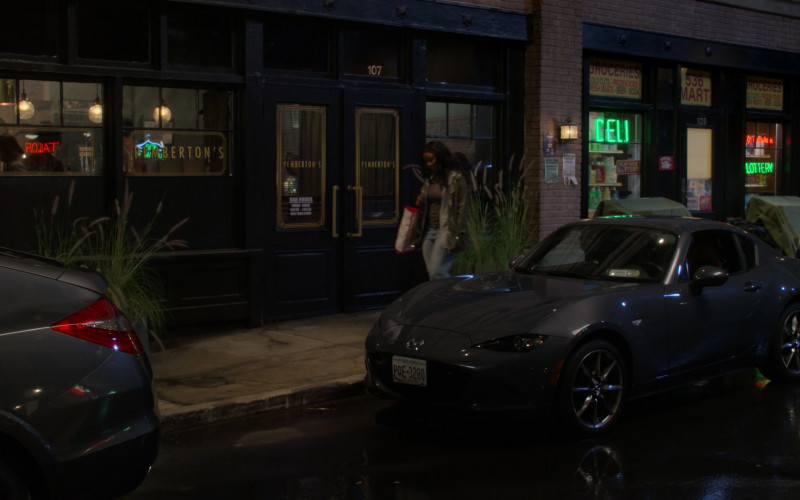 Mazda MX-5 Car in How I Met Your Father S02E09 The Welcome Protocol (2023)
