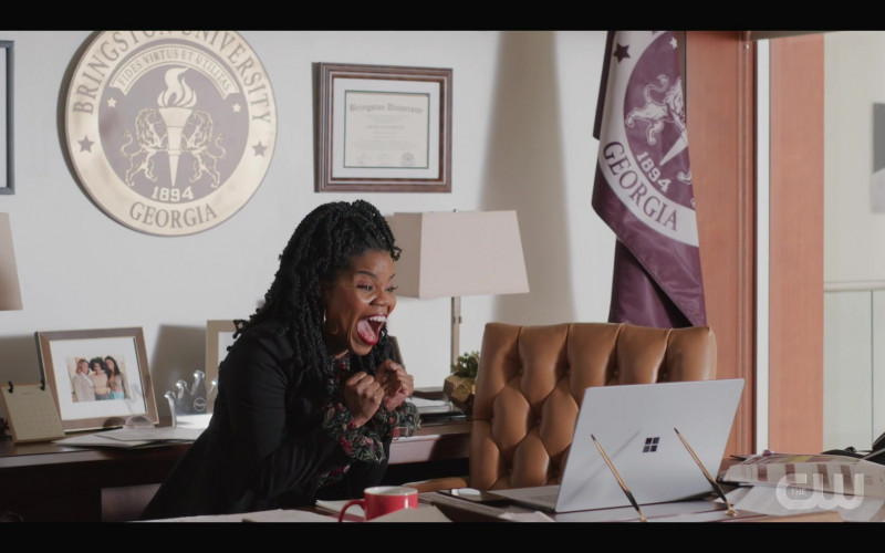 Microsoft Surface Laptops in All American Homecoming S02E13 Lose to Win (3)