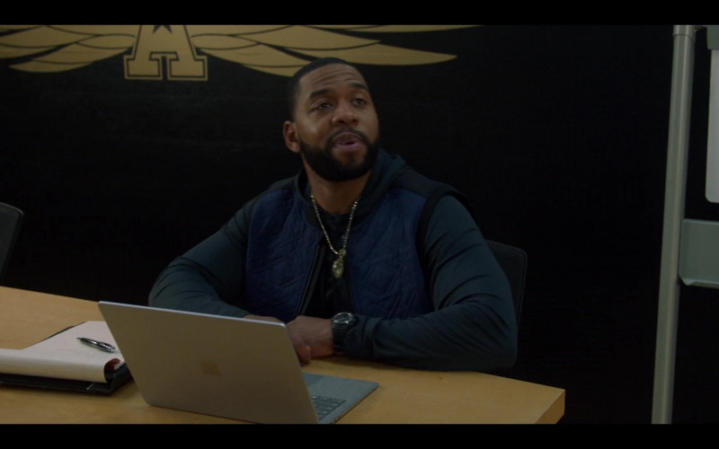 Microsoft Surface Laptops in All American S05E13 Day Ones (1)
