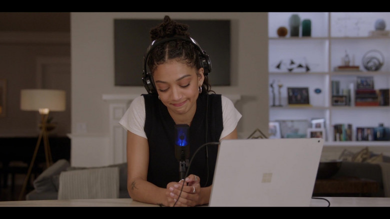 Microsoft Surface Laptops in All American S05E13 Day Ones (2)
