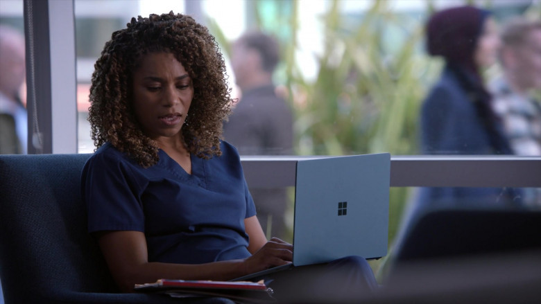 Microsoft Surface Laptops in Grey's Anatomy S19E08 All Star (1)