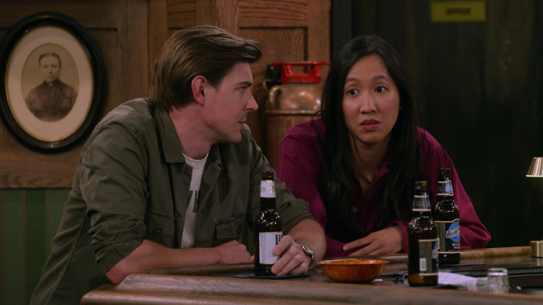 Miller Lite Beer Enjoyed by Chris Lowell and Blue Moon Beer Enjoyed by Tien Tran in How I Met Your Father S02E10 (3)