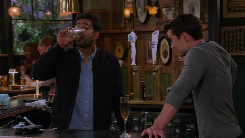 Miller Lite and Blue Moon Beer in How I Met Your Father S02E08 Rewardishment (4)