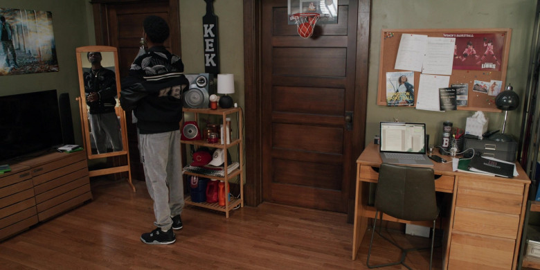 Nike Sneakers in All American Homecoming S02E15 Diary (5)